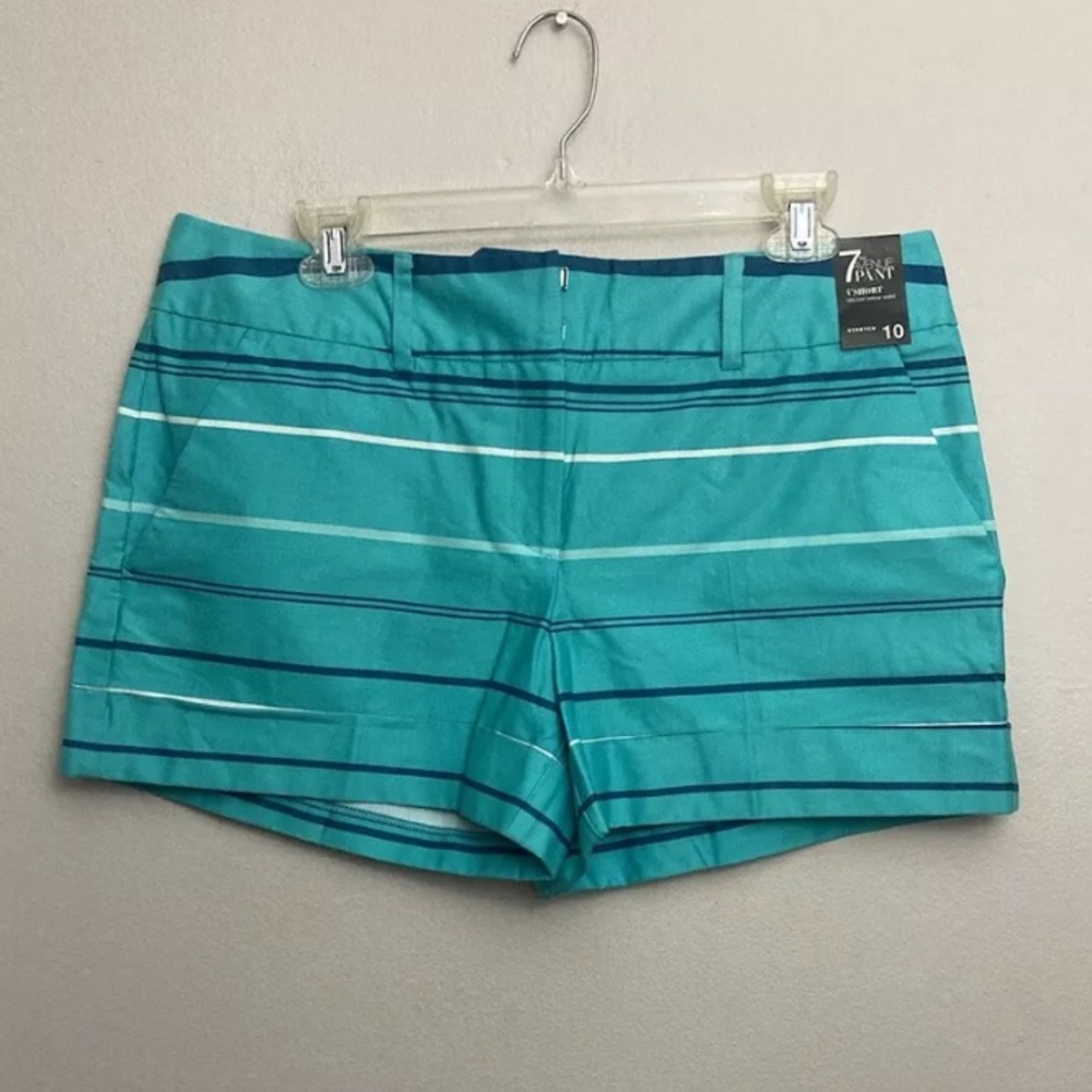 5-22 NY& Company Green Shorts Stripe 10 NWT 4”